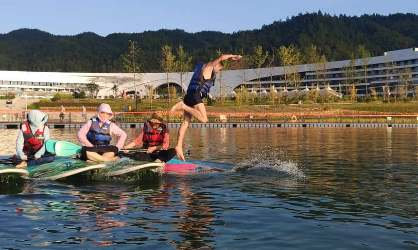 精英團建湖畔豪杰-公司團建行